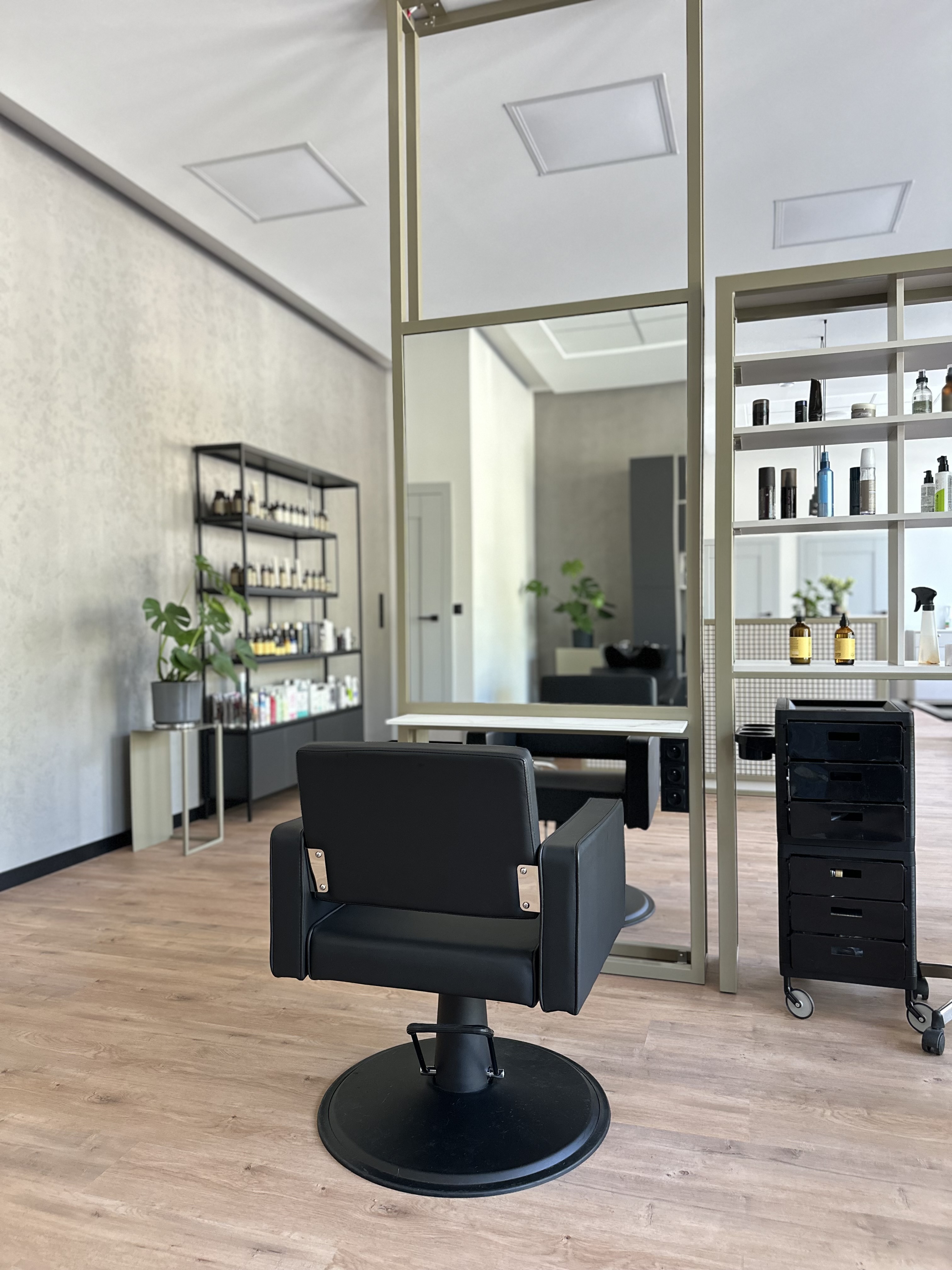 Fotel fryzjerski — wnętrze salonu